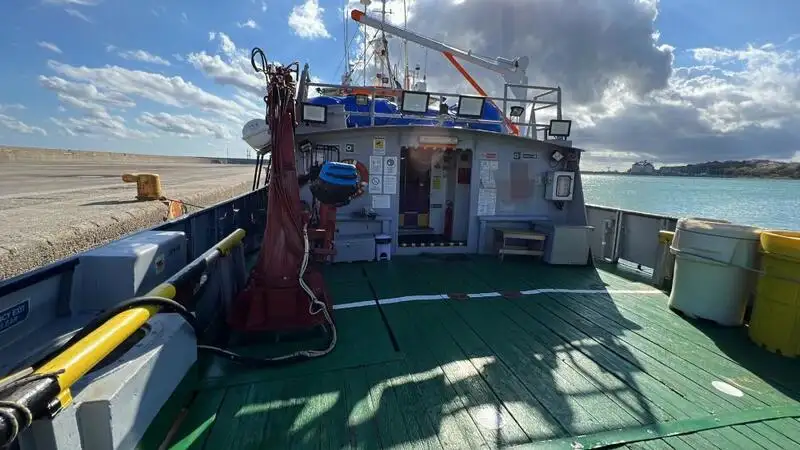 ક્રૂ બોટ વેચાણ માટે