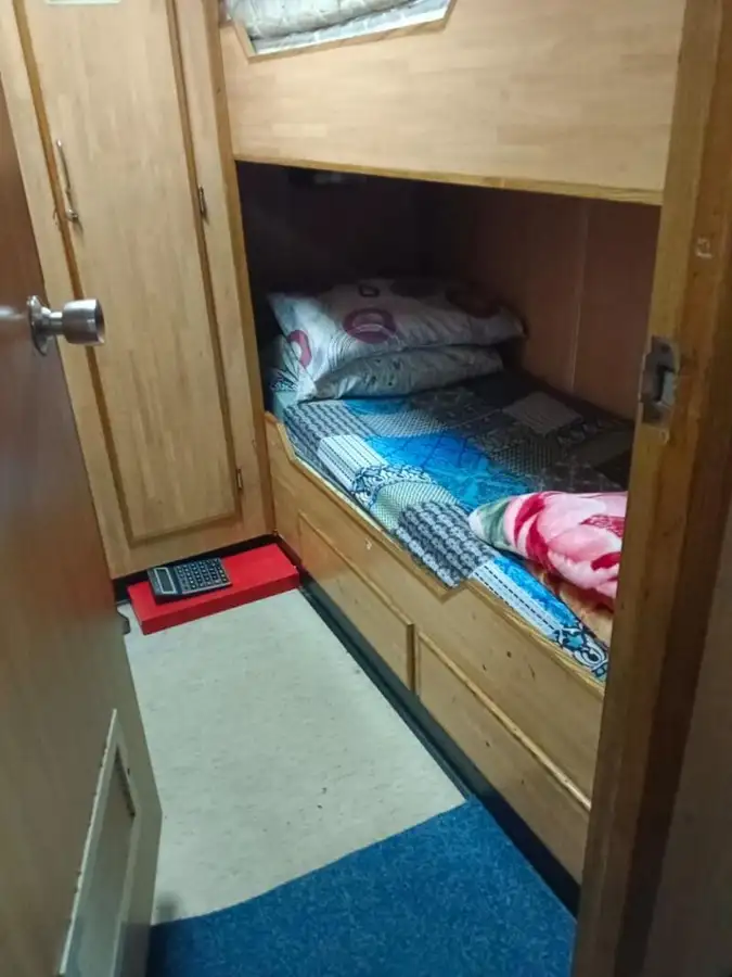 ક્રૂ બોટ વેચાણ માટે