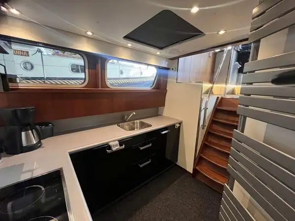 કામ બોટ વેચાણ માટે