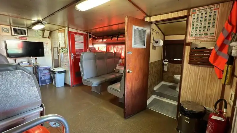 ક્રૂ બોટ વેચાણ માટે