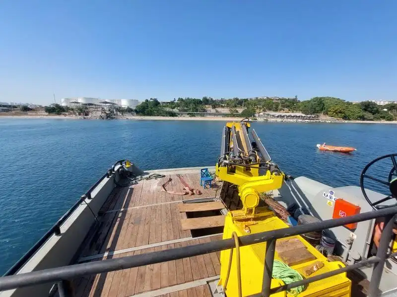 કામ બોટ વેચાણ માટે