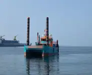 કામ બોટ વેચાણ માટે