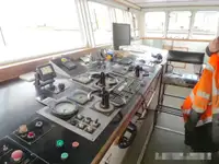 કામ બોટ વેચાણ માટે