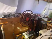 કામ બોટ વેચાણ માટે