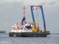 કામ બોટ વેચાણ માટે