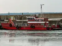 કામ બોટ વેચાણ માટે